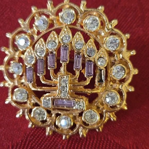 Beautiful Goldtone Menorah Brooch/ Pendant - Picture 2 of 4